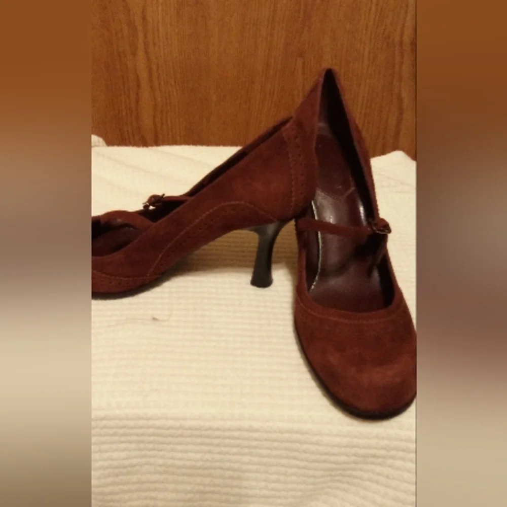 Rounded Brown Suede Mary Jane Style Heels Size 6.5 By Nine West - Picture 1 of 4